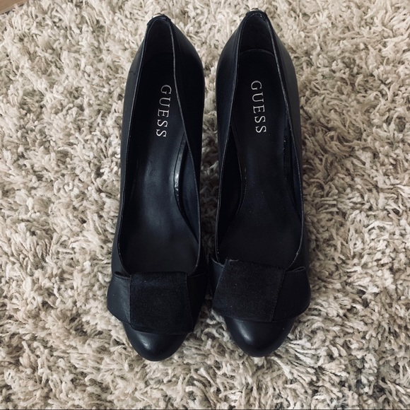 Black Guess 8.5 round toe Pumps with bow - Picture 8 of 8